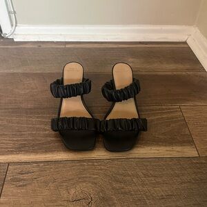 Abercrombie & Fitch - scrunchie heel sandals soft vegan leather - size 8.5